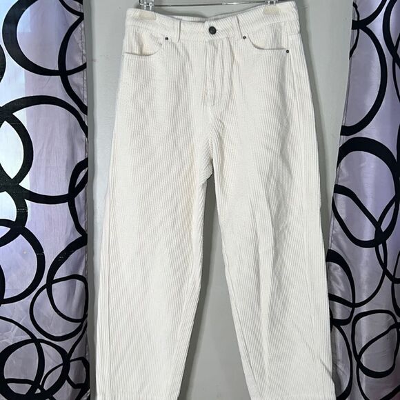 Size medium corduroy, cream cropped pants - Picture 1 of 11